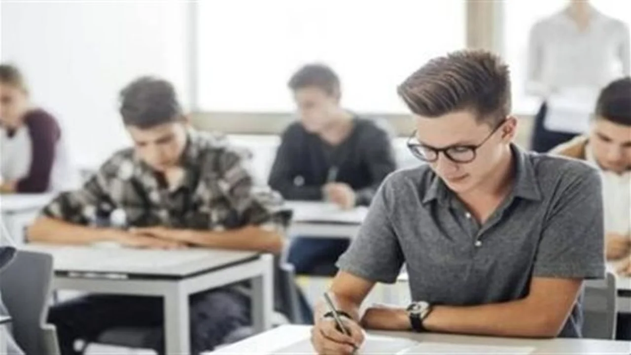 جدول الاختبارات.. مواعيد امتحانات الفيزياء والكيمياء والتاريخ والجغرافيا لطلاب الثانوية العامة 2026